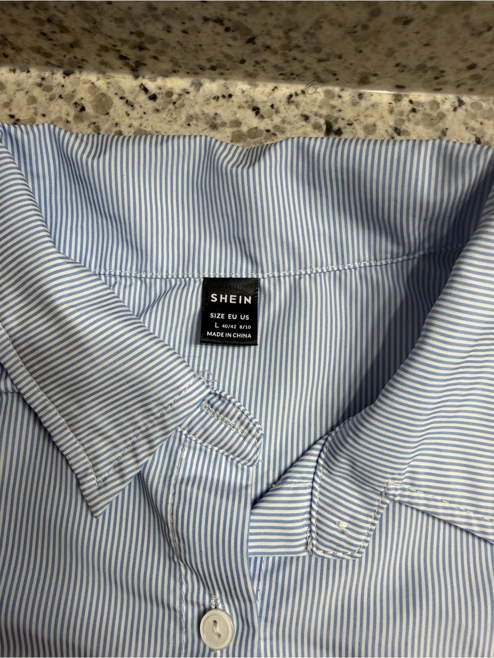 SHEIN Light Blue Cropped Button-Up Top - Picture 4 of 7